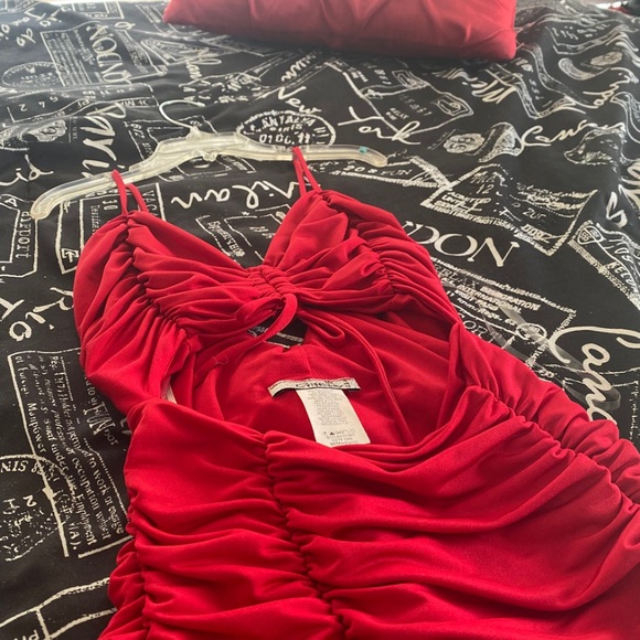 Red party dress - Picture 4 of 5